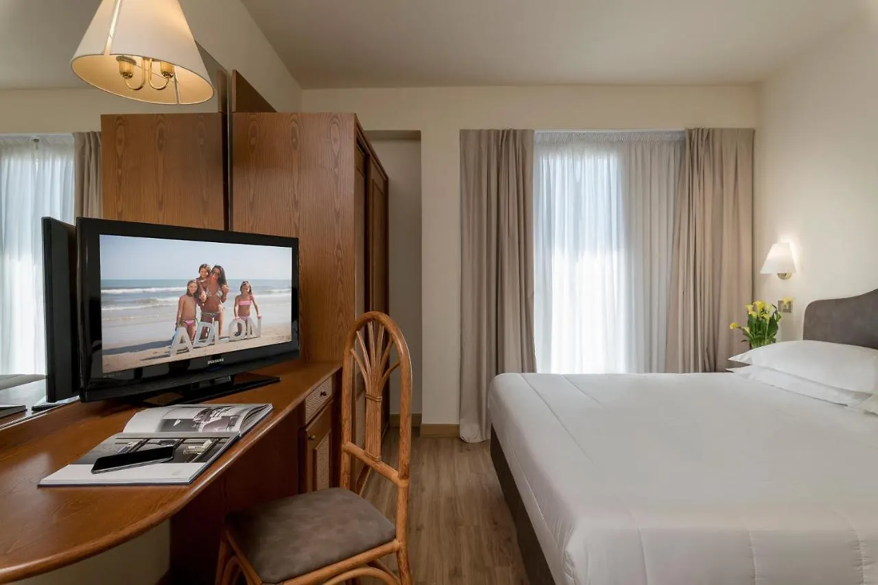 Hotel Adlon - Fronte Mare Riccione 3*,