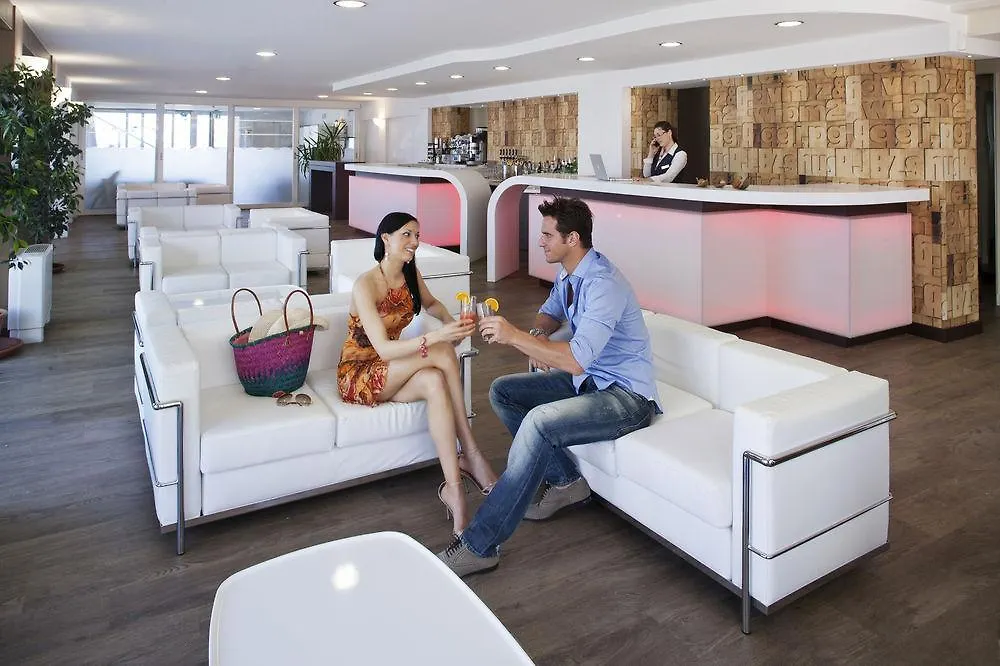 Hotel Adlon - Fronte Mare Riccione 3*,